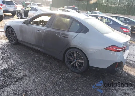 2025 BMW 530I xDrive z USA, uszkodzony, nr VIN WBA53FJ09SCU17582